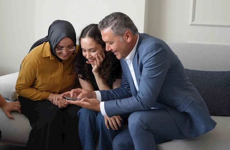 İl Milli Eğitim Müdürü’nün kızı YKS’de Türkiye dördüncüsü oldu
