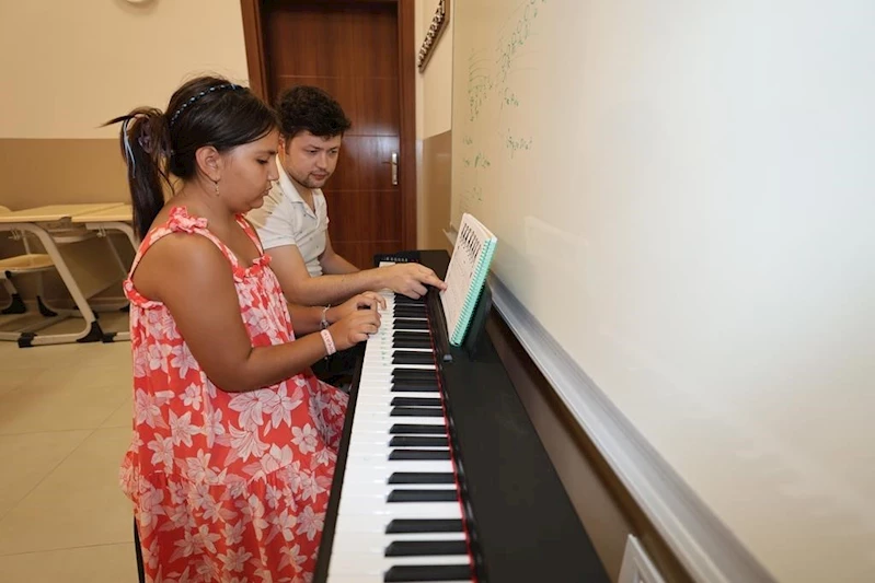 Şehzadeler Belediyesinin piyano kursu başladı
