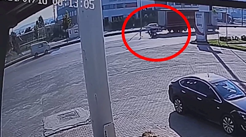 Bursa’da feci motosiklet kazası kamerada: 3 yaralı
