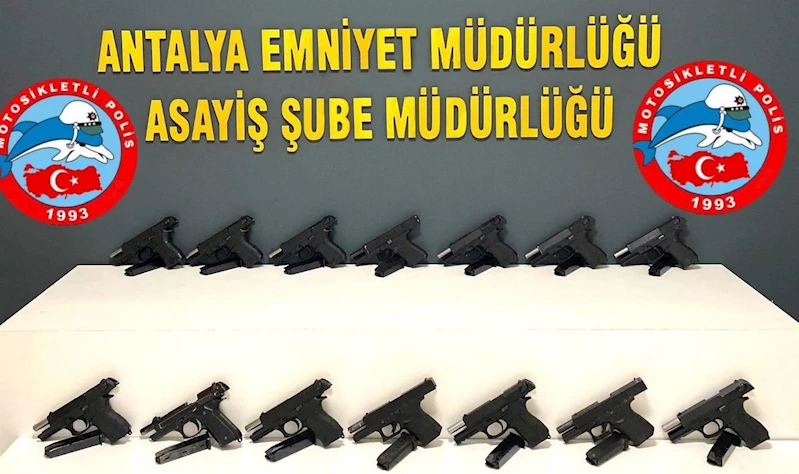 Antalya’da ruhsatsız silah satışına polis engeli: 3 tutuklama
