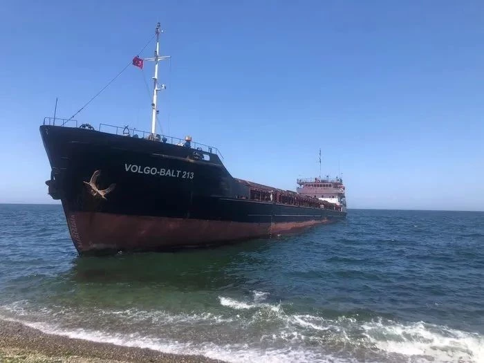 Mudanya’da karaya oturan gemi kurtarıldı
