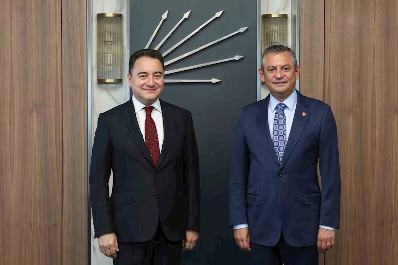CHP Genel Başkanı Özel ile DEVA Partisi Genel Başkanı Babacan bir araya geldi
