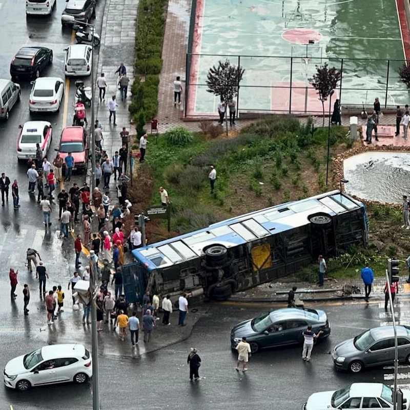 Ankara’da belediye otobüsü devrildi: 5 yaralı
