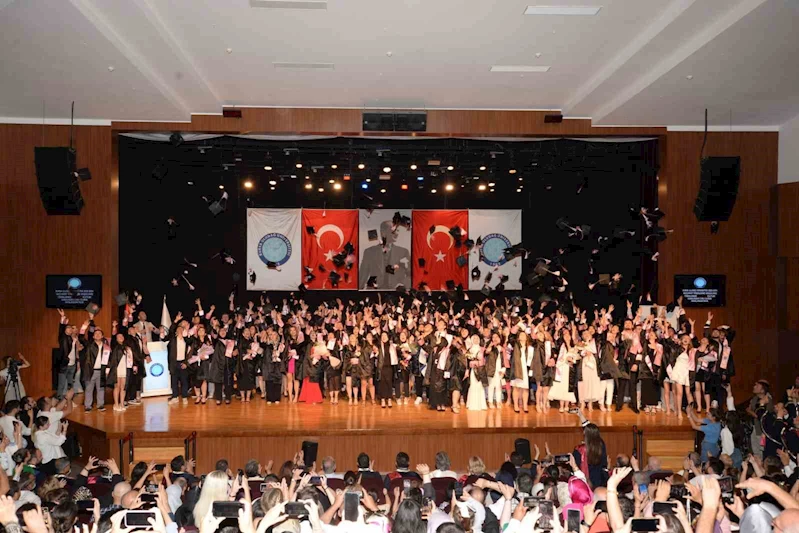 BUÜ’de mezun sayısı 300 bini geçti
