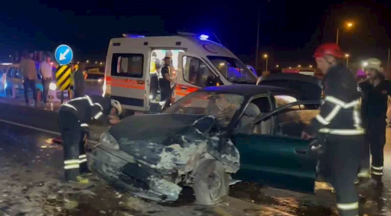 Aksaray’da hafif ticari araç ile otomobil çarpıştı: 4 yaralı
