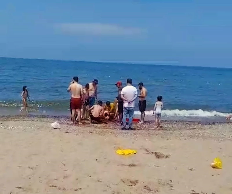 Giresun’da denize giren genç boğuldu, bir genci de vatandaşlar kurtardı
