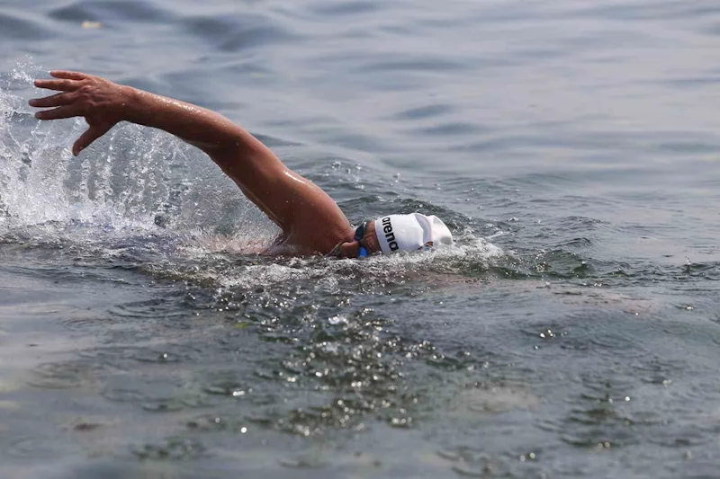 Armutlu’dan Mudanya’ya 12 kilometre yüzdüler...
