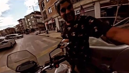 İstanbul’da motosikletli ve yaya arasında güldüren ’yol verme’ diyaloğu
