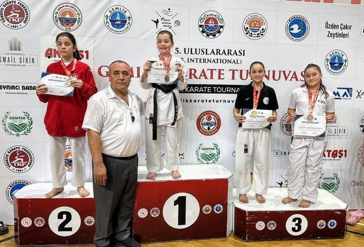 Eskişehirli minik sporcu uluslararası karate turnuvasında birincilik elde etti
