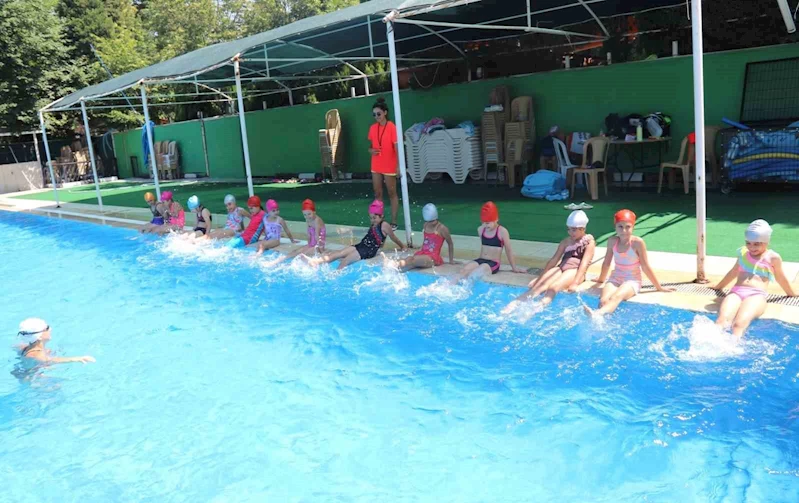 Turgutlu Belediyesinin yaz spor okuluna yoğun ilgi
