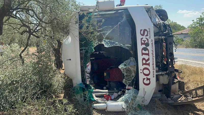 Manisa’da kamyonet otobüsle çarpıştı: 10 yaralı
