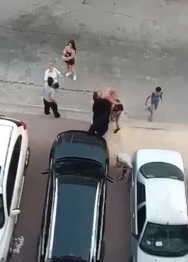 Yaşlı adam, tartıştığı çocuğu dövdü
