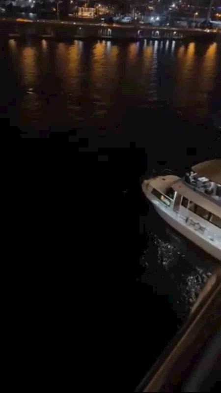 Haliç’te dehşet anları kamerada: Selfie çekerken düştü, tekne üstünden geçti
