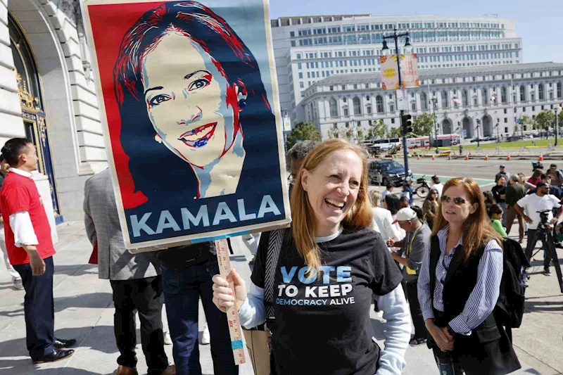 Son seçim anketine göre Kamala Harris az farkla Trump’ın önünde
