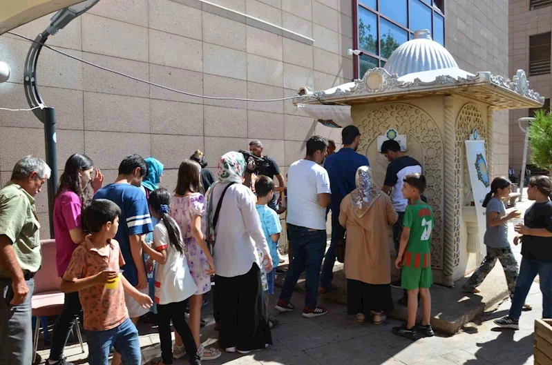 Diyarbakır Büyükşehir Belediyesi, hastanelerde limonata ikramına başladı
