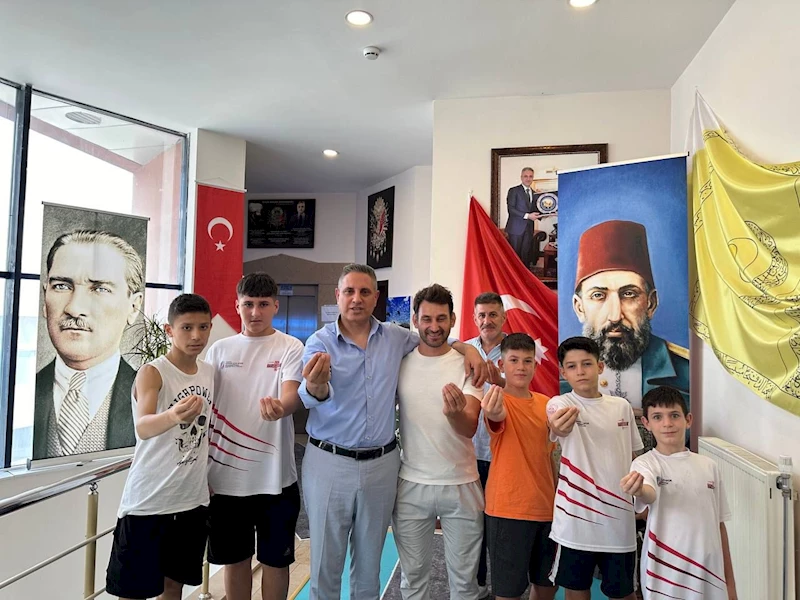 Dereceye giren güreşçilerden Osmanlı Ocakları Genel Başkanı Canpolat’a ziyaret

