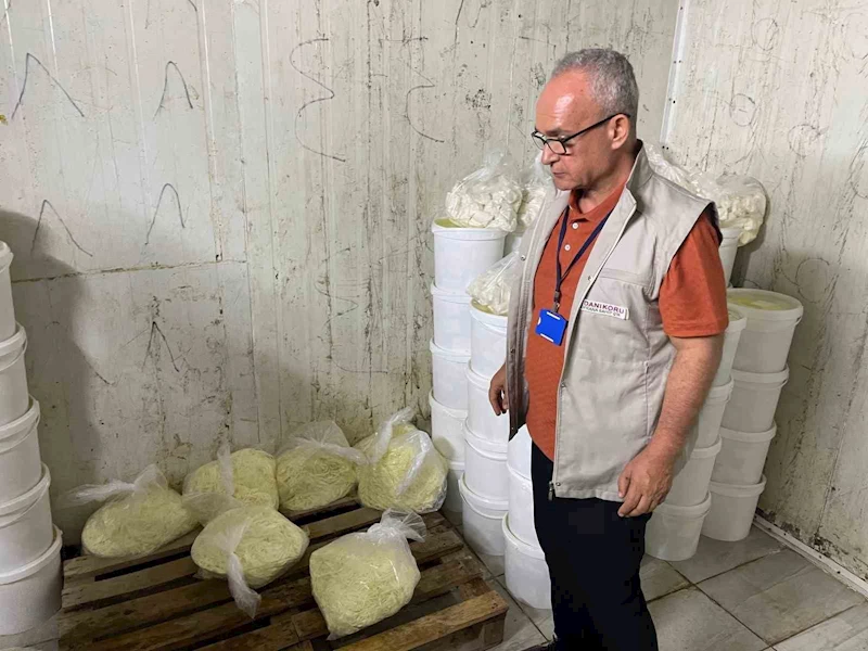 Gaziantep’te 1 ton 112 kilogram kaçak peynir ele geçirildi
