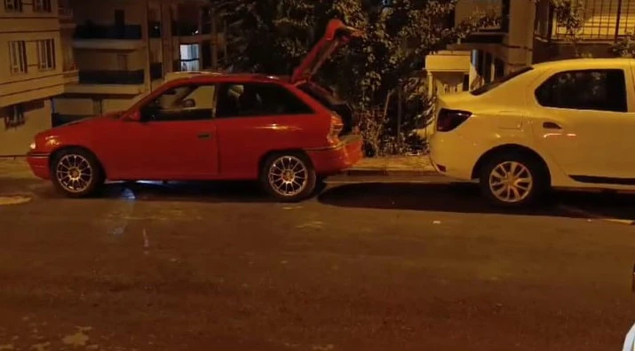 Ankara’da aniden hareket eden araç park halindeki 3 araca çarptı
