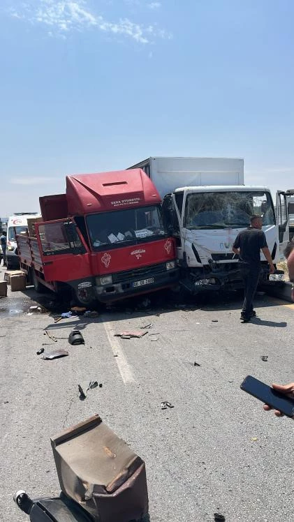 Ankara’da iki kamyonun çarpıştığı kazada 3 kişi yaralandı
