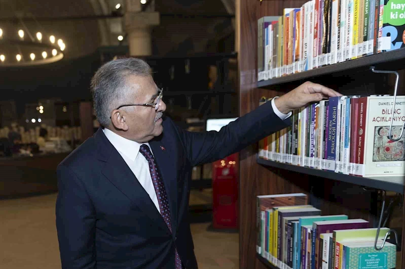 Kayseri Büyükşehir, 200’üncü kitap gururunu Basın Bayramı’nda yaşadı
