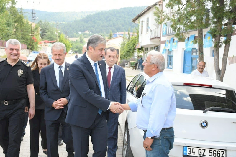 Vali Yavuz Ovacık’ta esnaf ve vatandaşı dinledi
