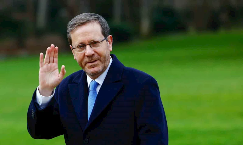 İsrail Cumhurbaşkanı Herzog, Fransa’da güvenlik endişesi nedeniyle 40 dakika uçakta bekletildi
