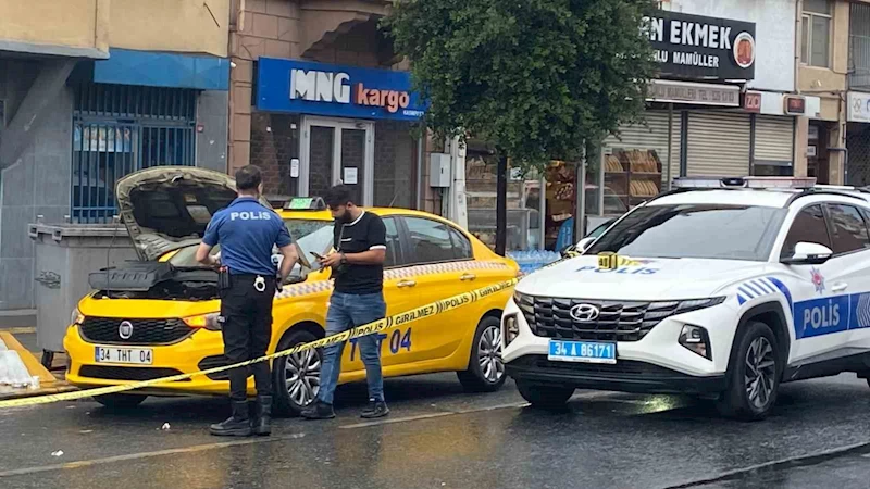 Beyoğlu’nda bir şahıs caddede rastgele ateş açtı, kurşunlar bir ticari taksiye isabet etti
