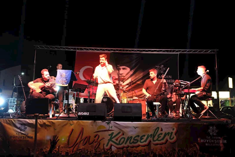 Kuşadalılar Aydın Büyükşehir Belediyesi’nin yaz konserleri ile doyasıya eğlendi
