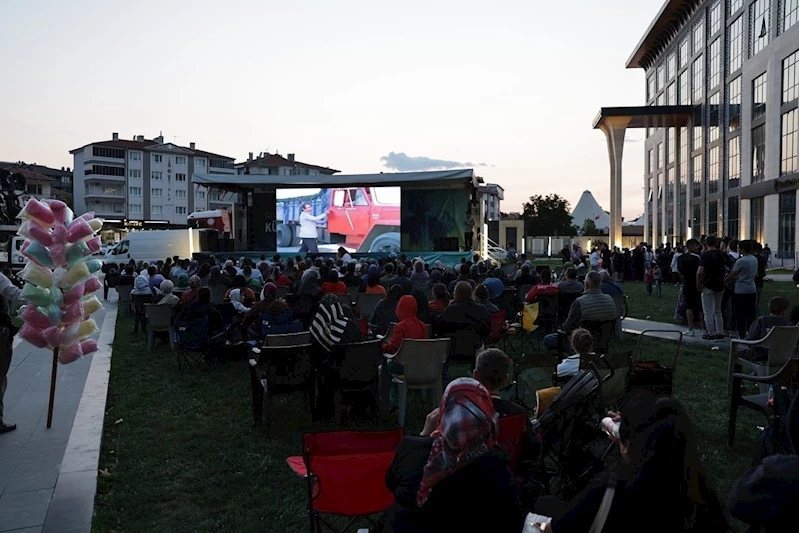 Kütahya Belediyesinden açık hava sineması etkinliği
