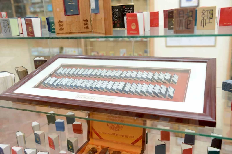 Dünyanın en büyük minyatür kitap müzesi Bakü’de
