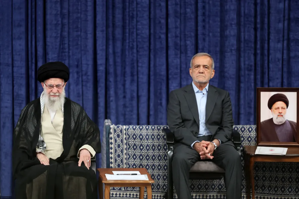 İran’ın yeni başkanı Pezeşkiyan mazbatasını aldı
