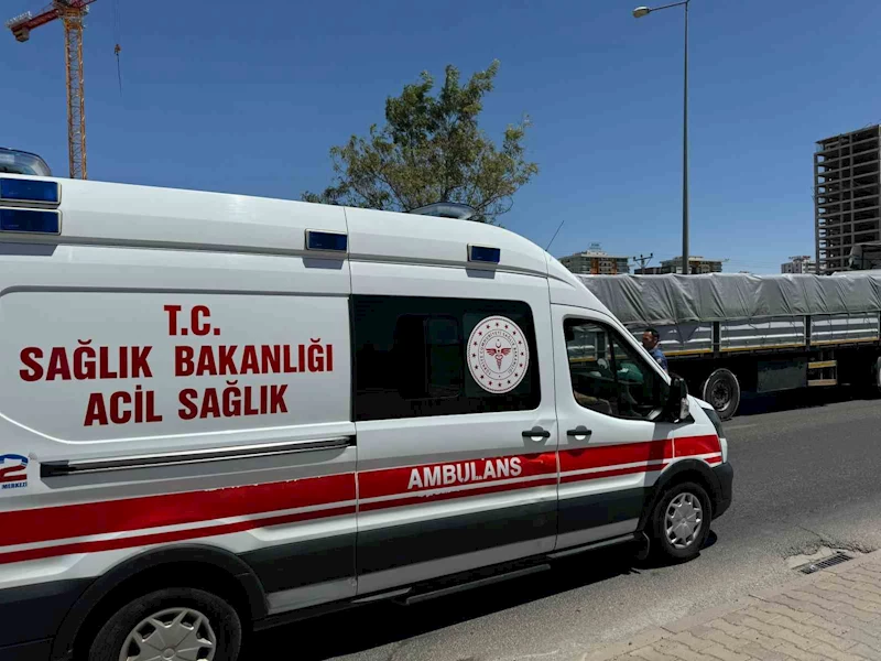 Diyarbakır’da otomobilde fenalaşan genç kız hastaneye kaldırıldı
