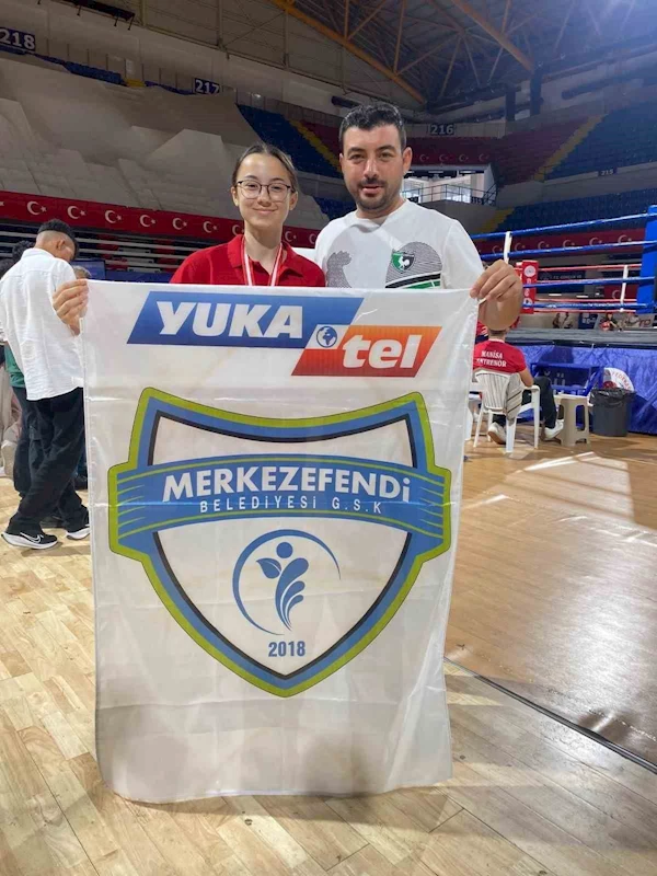 Merkezefendi’nin genç boksörü Türkiye üçüncüsü oldu
