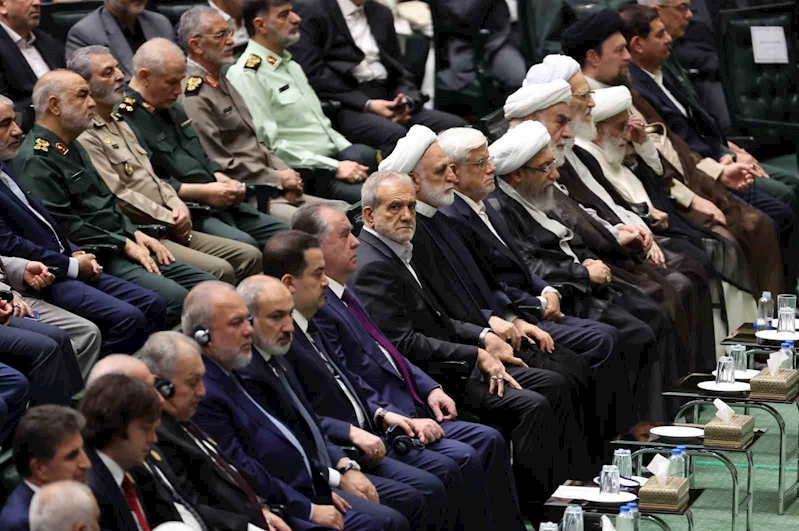 İran’ın yeni Cumhurbaşkanı Pezeşkiyan yemin ederek görevine başladı
