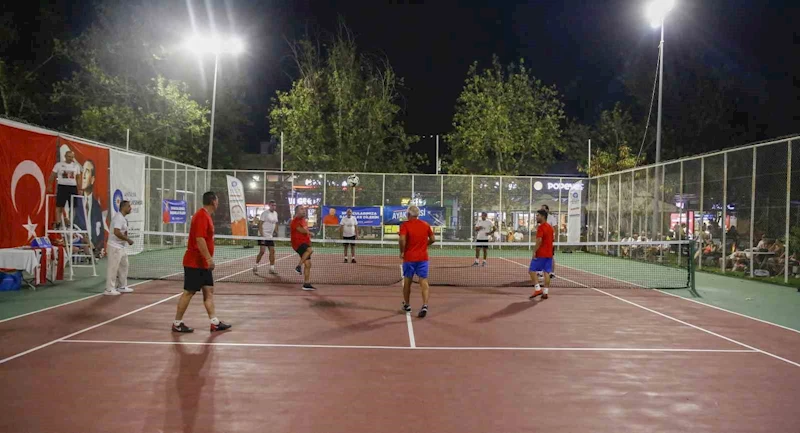 Antalya’da efsaneler onuruna ayak tenisi turnuvası
