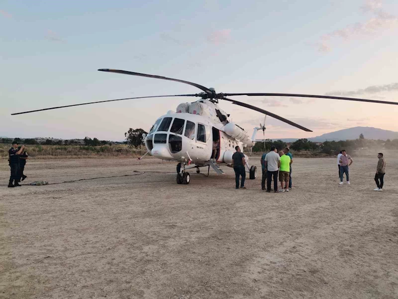 Denizli’deki yangın söndürme çalışmalarına desteğe gelen helikopter zorunlu iniş yaptı
