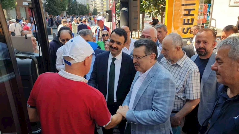 Trabzon Büyükşehir Belediyesi ve SGK işbirliği ile emekliler Çanakkale’nin yolunu tuttu
