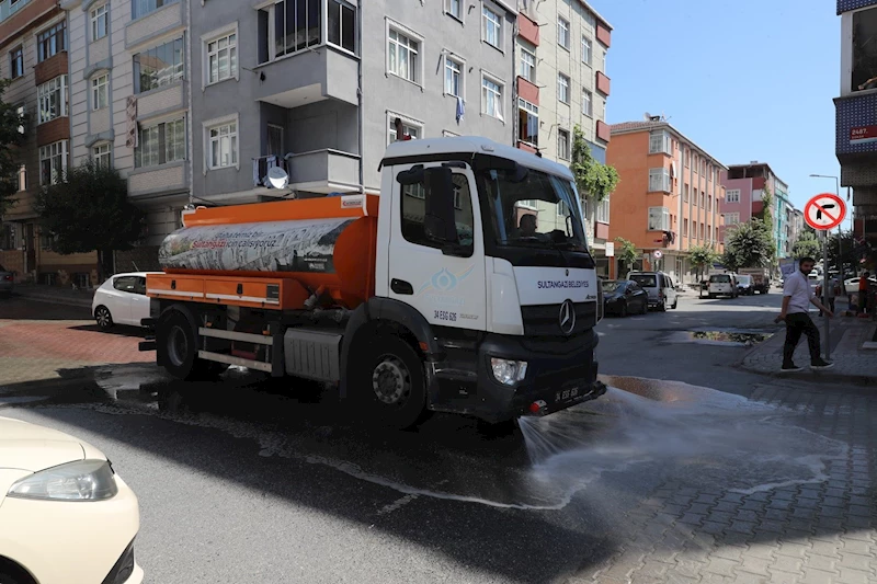 Sultangazi’de cadde ve sokaklar yıkanıyor
