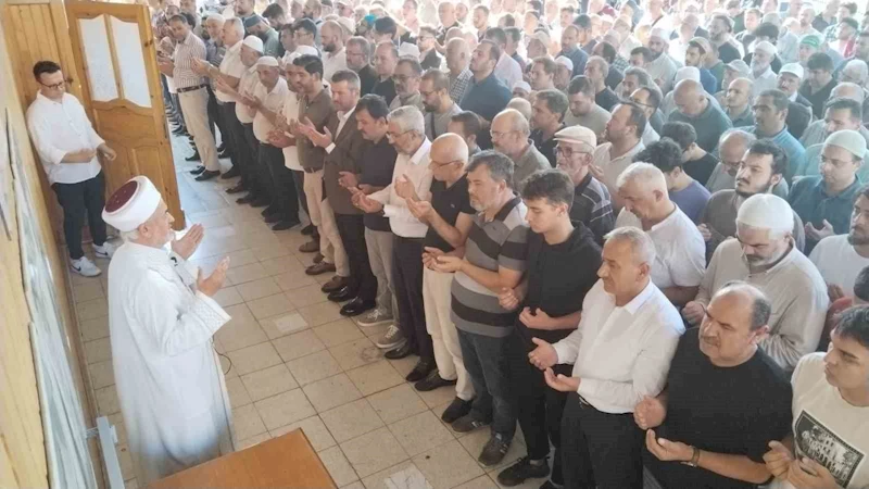 Hamas lideri Haniye için gıyabi cenaze namazı kılındı
