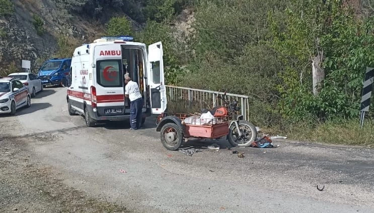 Motosiklet kamyona çarptı: 1 ölü, 1 yaralu
