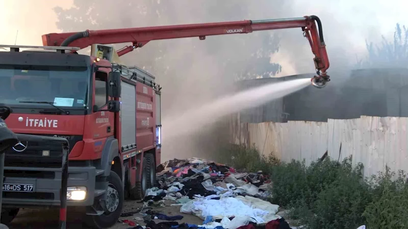 Bursa’da fabrika yangını: Ekiplerin müdahalesi sürüyor
