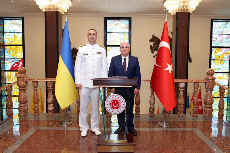 Bakan Güler, Ukrayna Deniz Kuvvetleri Komutanı Neizhpapa’yı kabul etti
