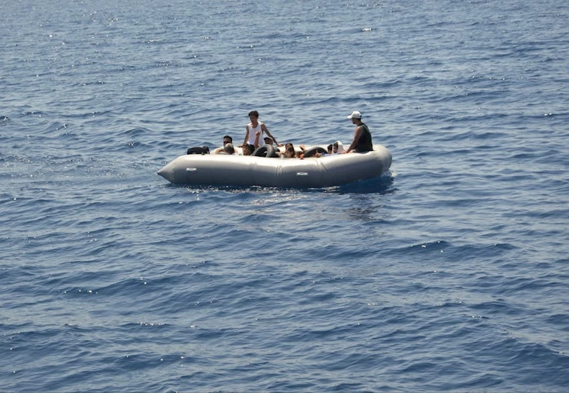 Ayvacık açıklarında 15 kaçak göçmen yakalandı
