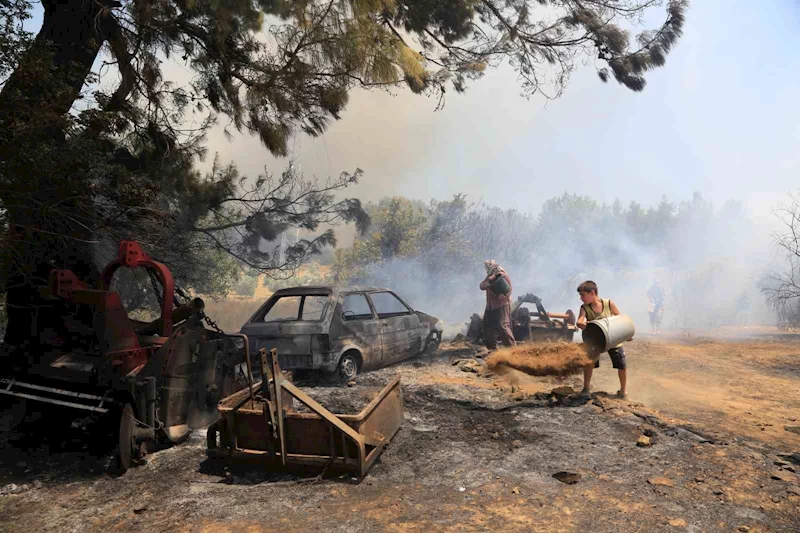 Antalya’da çıkan orman yangınında seralar büyük zarar gördü
