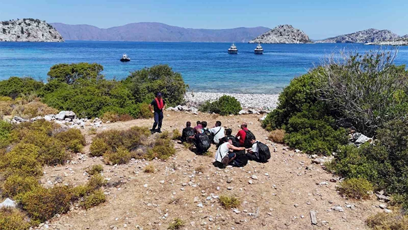 Bozburun’da  karada 16 düzensiz göçmen yakalandı
