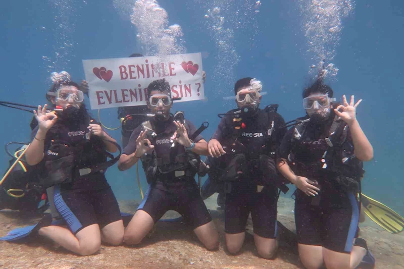 Fethiye’de deniz altında romantik evlilik teklifi
