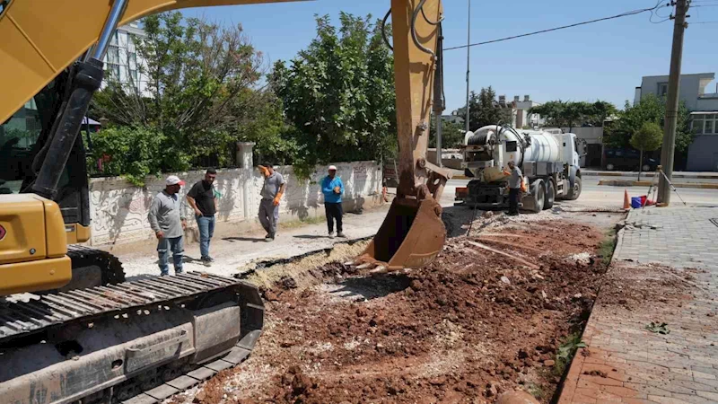 Depremde hasar gören alt yapı hızla onarılıyor
