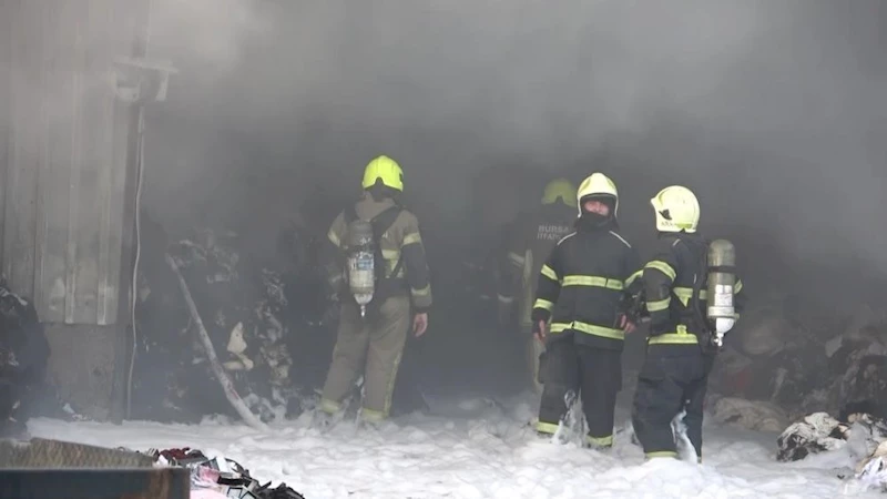Bursa’da geri dönüşüm fabrikasında çıkan yangın söndürüldü
