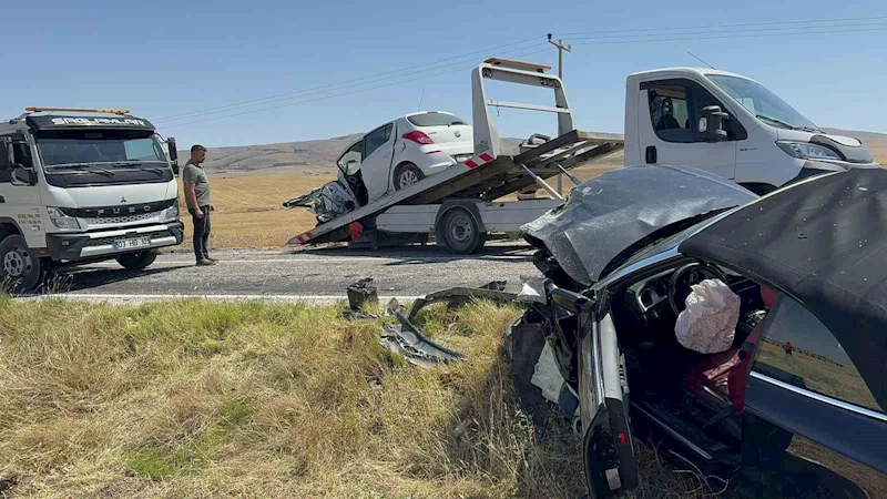 3 aracın karıştığı kazada 1 kişi öldü, 4 kişi yaralandı
