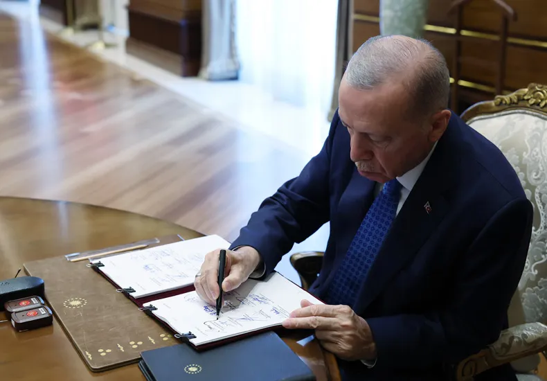 Cumhurbaşkanı Erdoğan imzaladı: YAŞ kararları açıklandı